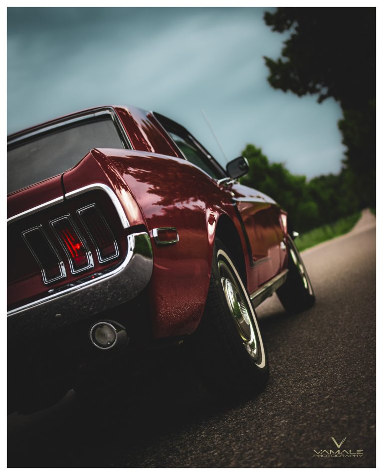 Ford Mustang 1968 baksida, klassisk muskelbilsdesign och tidlös karaktär i fokus - Vamale Photography