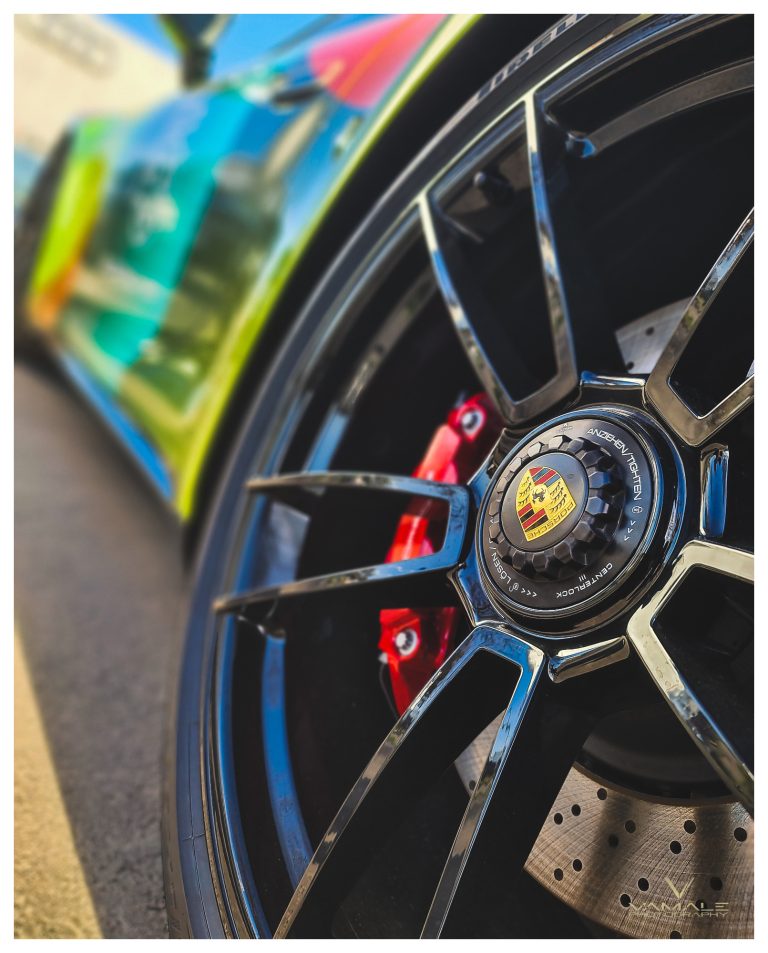 Porsche Carrera vid 75-årsjubileet, detalj av fälg och sportig profil i fokus - Vamale Photography