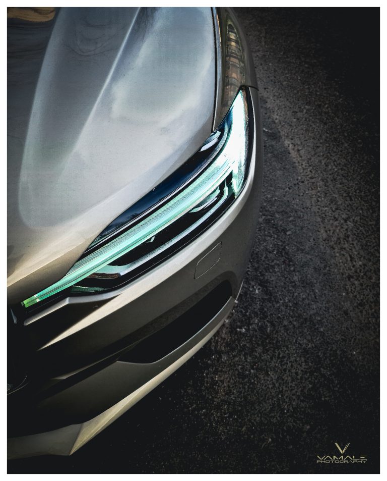 Volvo XC60 med fokus på Thors hammare framljuset, modern design och tydlig ljussignatur - Vamale Photography